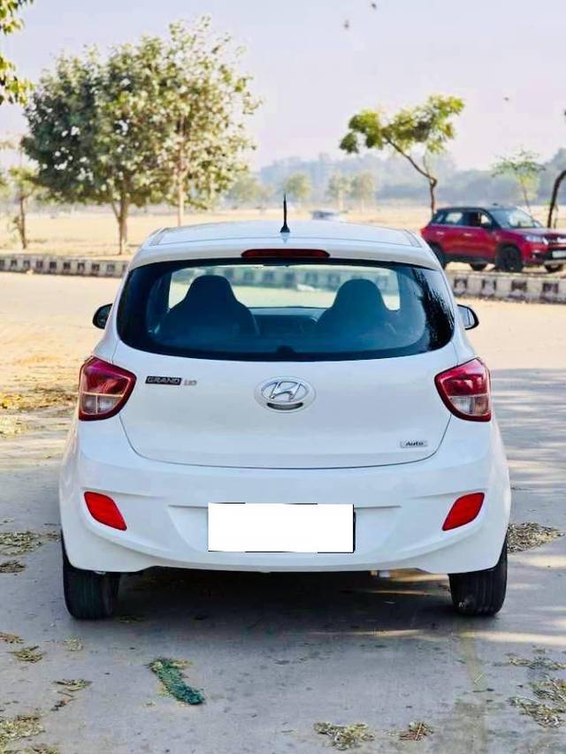 https://images10.gaadi.com/usedcar_image/4378300/original/processed_a2081b4cb86a1b69e90ad07d005ed232.jpg?imwidth=6402