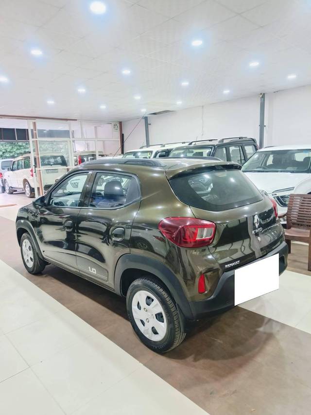 https://images10.gaadi.com/usedcar_image/4378424/original/processed_e696ddb5926fa0fc96e88de850bf378d.jpg?imwidth=6401