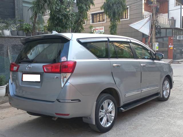 https://images10.gaadi.com/usedcar_image/4378494/original/processed_59fae407ed64596a83be44cdf1e4d795.jpg?imwidth=6402