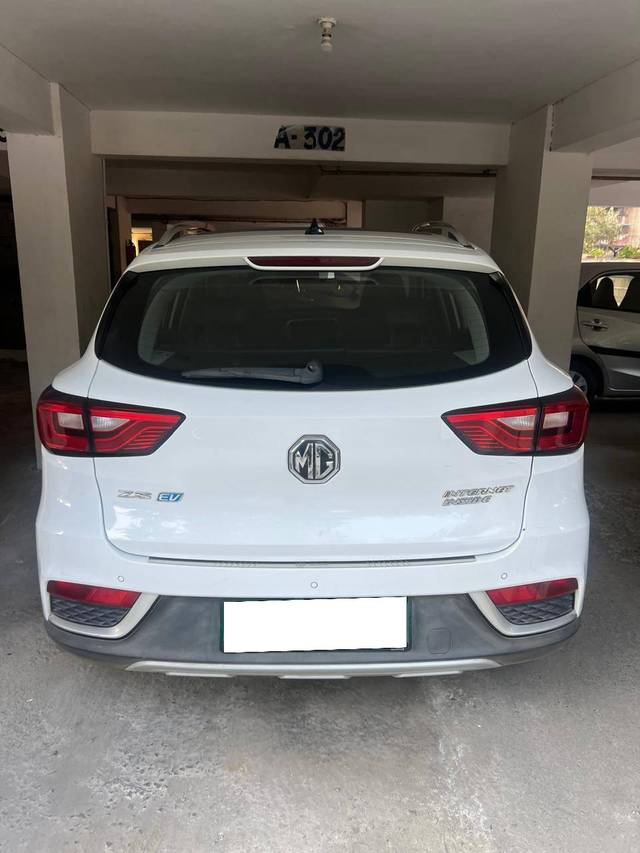 https://images10.gaadi.com/usedcar_image/4378616/original/processed_00e10224170f57c86e355164c9367118.jpg?imwidth=6401