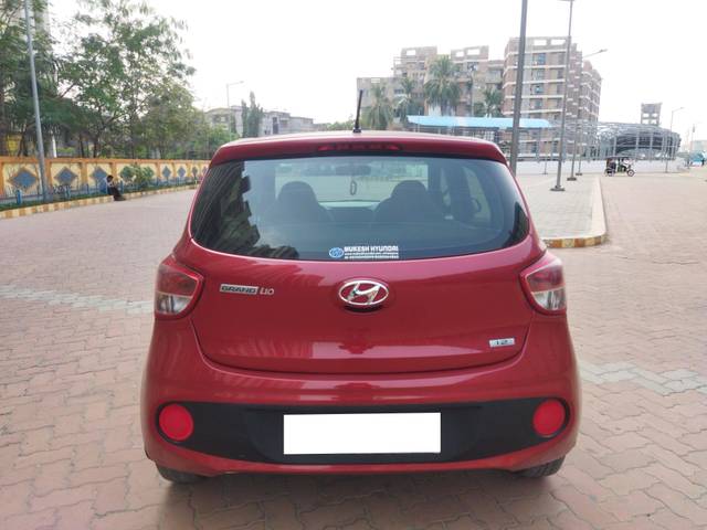 https://images10.gaadi.com/usedcar_image/4378695/original/processed_4fa141bc98734a3331fd03f2617565a8.jpg?imwidth=6402