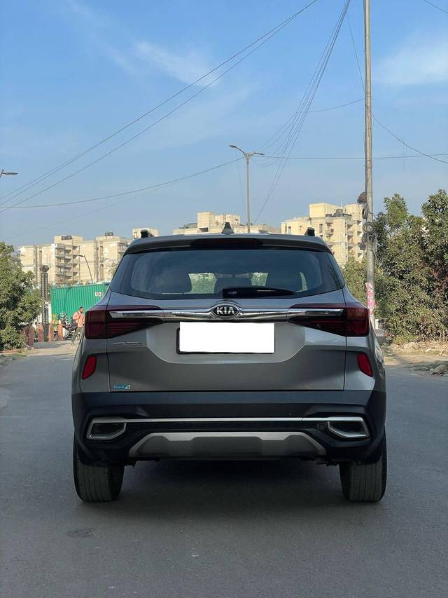 https://images10.gaadi.com/usedcar_image/4378729/original/processed_a9d143531ae0cda4a2135d4e762c7c4c.jpg?imwidth=6402