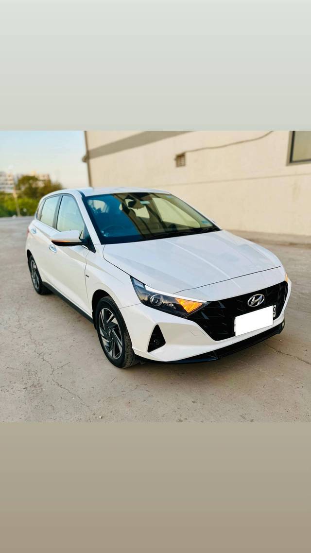 https://images10.gaadi.com/usedcar_image/4378810/original/processed_266c45f94ab8449047d42a75d43d2730.jpg?imwidth=6400