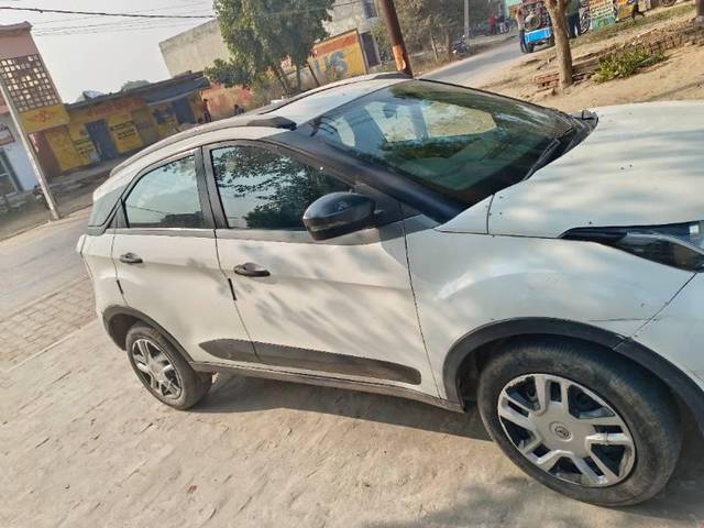 https://images10.gaadi.com/usedcar_image/4378894/original/processed_ed9fd043-ccd6-45a5-8d8d-1cd403b4e35e.jpg?imwidth=6401