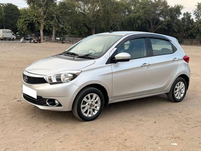 https://images10.gaadi.com/usedcar_image/4378923/original/processed_578f026158fd6fe99425aacf13ce6351.jpg?imwidth=6400