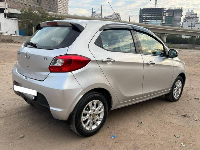 https://images10.gaadi.com/usedcar_image/4378923/original/processed_efeac4f186eda0496ad4570d894596d5.jpg?imwidth=6401