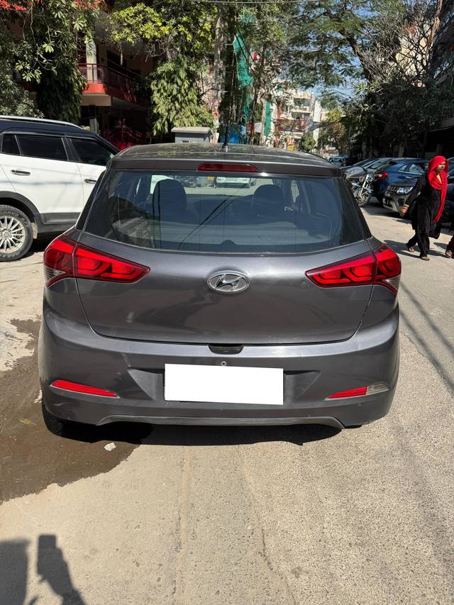 https://images10.gaadi.com/usedcar_image/4378948/original/processed_2611876ddc26164345cd6b2dc3871df7.jpg?imwidth=6401