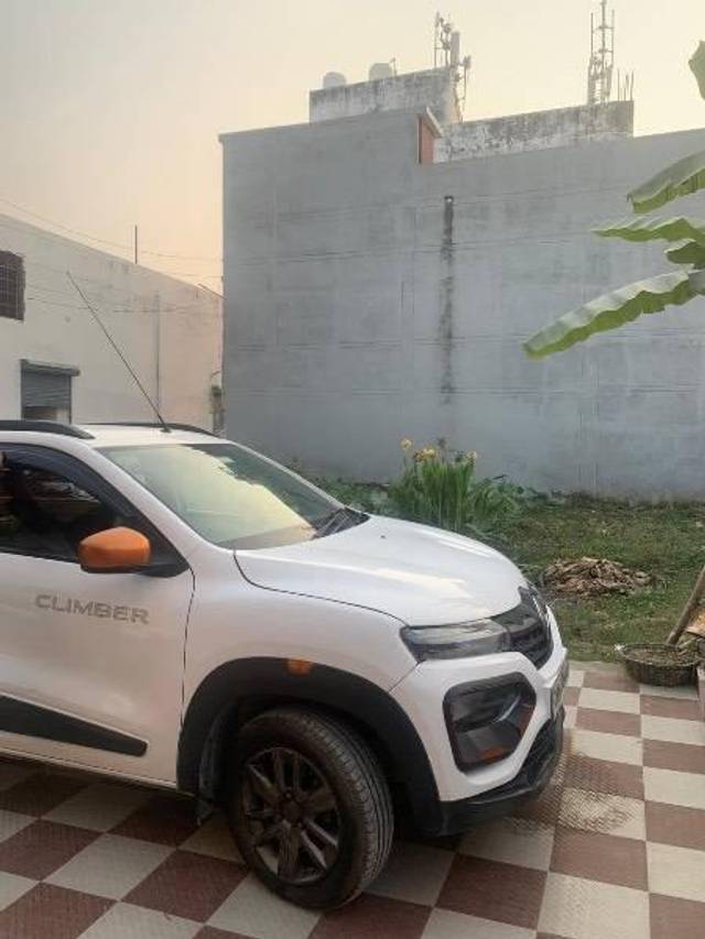 https://images10.gaadi.com/usedcar_image/4379220/original/processed_7d273abe-6fa2-4e09-89d3-f4ceaca025d4.jpeg?imwidth=6402