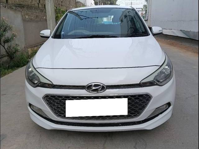 https://images10.gaadi.com/usedcar_image/4379232/original/processed_d1cbd32da6c1b2086bfa6a7a3e6dc1a5.jpg?imwidth=6402