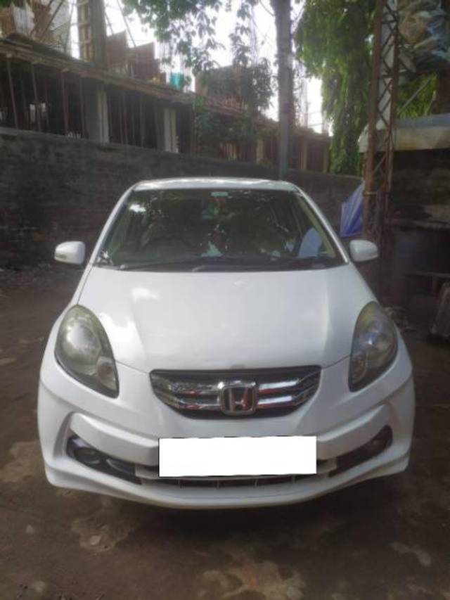 https://images10.gaadi.com/usedcar_image/4379288/original/processed_7d174547-bd6a-49f1-9f50-0f7b0f625096.jpg?imwidth=6402