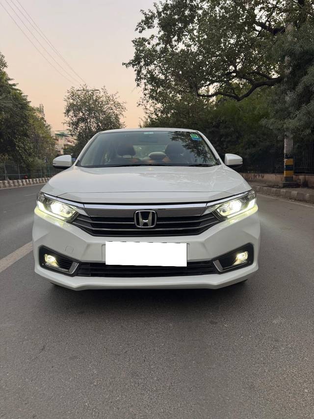 https://images10.gaadi.com/usedcar_image/4379290/original/processed_e9ad4f08a6f7c1536fe8946899edc3b6.jpg?imwidth=6400