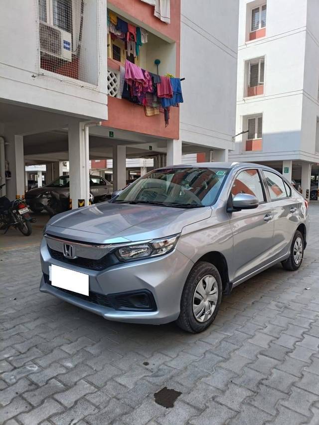 https://images10.gaadi.com/usedcar_image/4379334/original/processed_35089ec0e9787bd5f3db5cf0343e5dc6.jpg?imwidth=6400