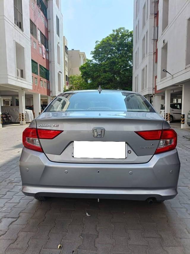 https://images10.gaadi.com/usedcar_image/4379334/original/processed_94827e32fab3ebecabc2a92d30e998aa.jpg?imwidth=6402