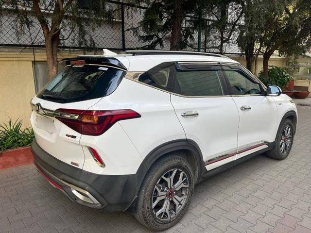 https://images10.gaadi.com/usedcar_image/4379388/original/e51315e34d74ff480424873304d1647c.jpeg?imwidth=6401