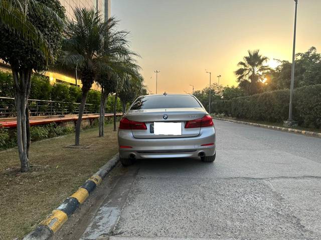 https://images10.gaadi.com/usedcar_image/4379487/original/processed_937f1aa1e00d2a00d60328ae6963a262.jpg?imwidth=6402