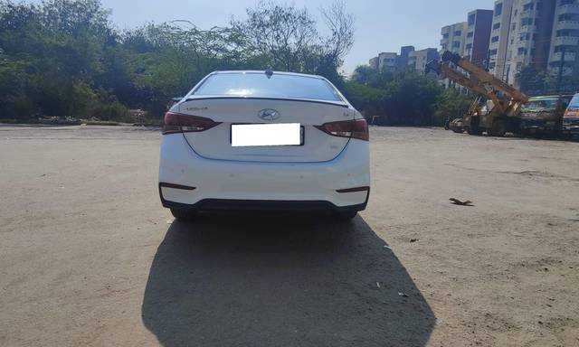 https://images10.gaadi.com/usedcar_image/4379500/original/processed_54b499c01662e7f8ebc96ba36b102c9e.JPG?imwidth=6402