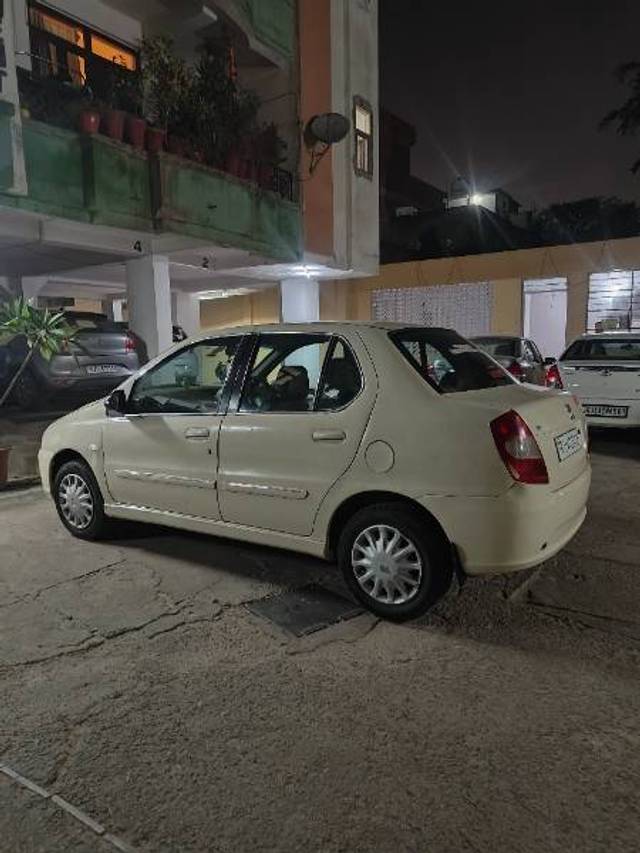 https://images10.gaadi.com/usedcar_image/4379539/original/f9984f17dd2f5a033a72dd75d48fd3bb.jpg?imwidth=6401