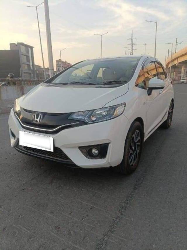 https://images10.gaadi.com/usedcar_image/4379574/original/processed_e763960f021c0e025eb9e6e3da6c97d8.jpg?imwidth=6401