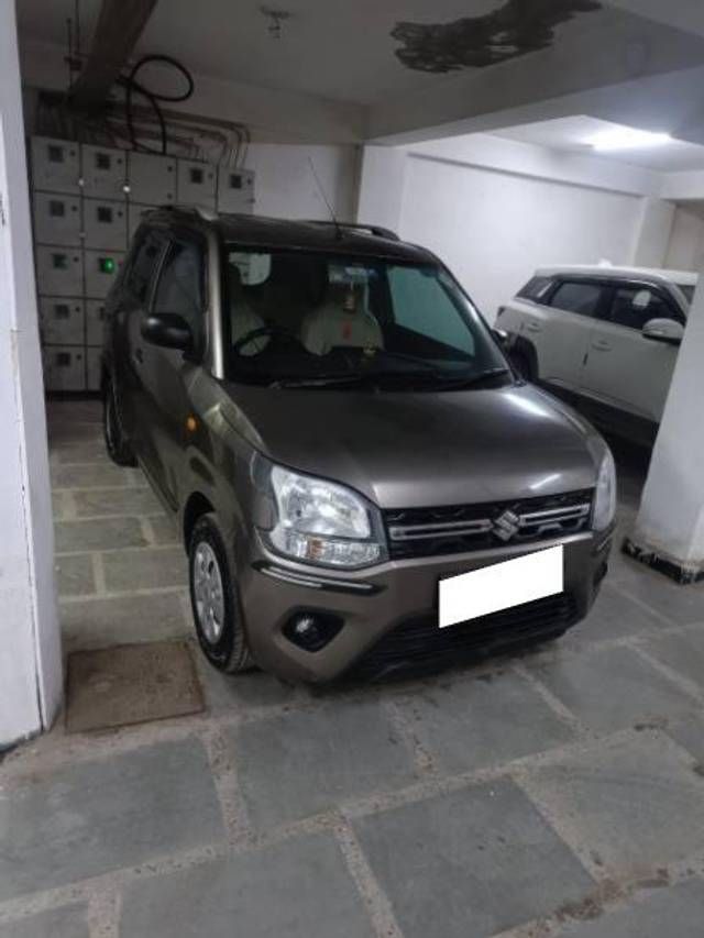 https://images10.gaadi.com/usedcar_image/4379601/original/processed_f7351347-b528-40dd-bcf1-5f9c890057f3.jpg?imwidth=6400