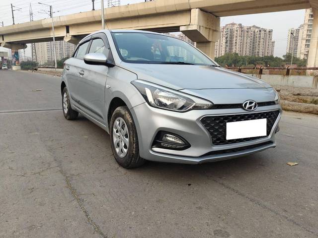 https://images10.gaadi.com/usedcar_image/4379605/original/processed_bf5bb191c13937b6e2593f10ffeb819c.jpg?imwidth=6400