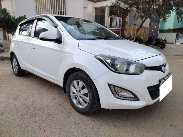 https://images10.gaadi.com/usedcar_image/4379606/original/processed_28559d017509628dfebd9a3f2ebd7b5f.jpg?imwidth=6400