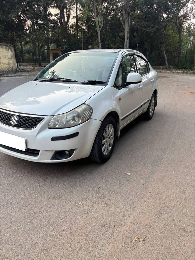 https://images10.gaadi.com/usedcar_image/4379620/original/processed_f9f2cd72c9f1cc5a977c3cb59cd5cbac.jpeg?imwidth=6400