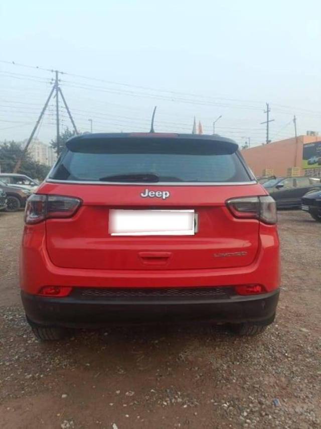 https://images10.gaadi.com/usedcar_image/4379677/original/processed_39698f9bbc3edfa1379fc0594de2adea.jpg?imwidth=6402