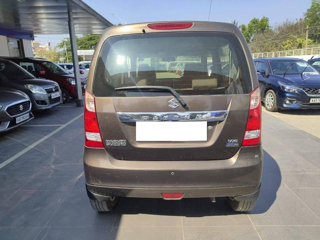 https://images10.gaadi.com/usedcar_image/4379679/original/processed_a98ddbc905542697c9ab4312f67d17fc.jpg?imwidth=6401