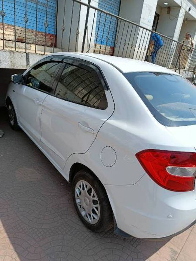 https://images10.gaadi.com/usedcar_image/4379719/original/b2f73b149afa72e101d417acfdb2e892.jpg?imwidth=6401