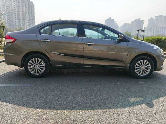 https://images10.gaadi.com/usedcar_image/4379802/original/b77d32d93942665932ae278cd5449371.jpg?imwidth=6401