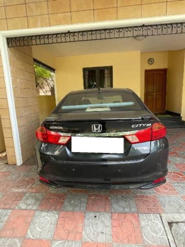 https://images10.gaadi.com/usedcar_image/4379809/original/processed_559122cd-d8a7-4631-80d2-a794a74551d6.jpeg?imwidth=6402