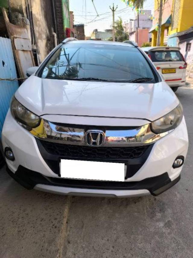 https://images10.gaadi.com/usedcar_image/4379821/original/processed_96976646-768a-42fe-88df-3edf14db2902.jpg?imwidth=6400