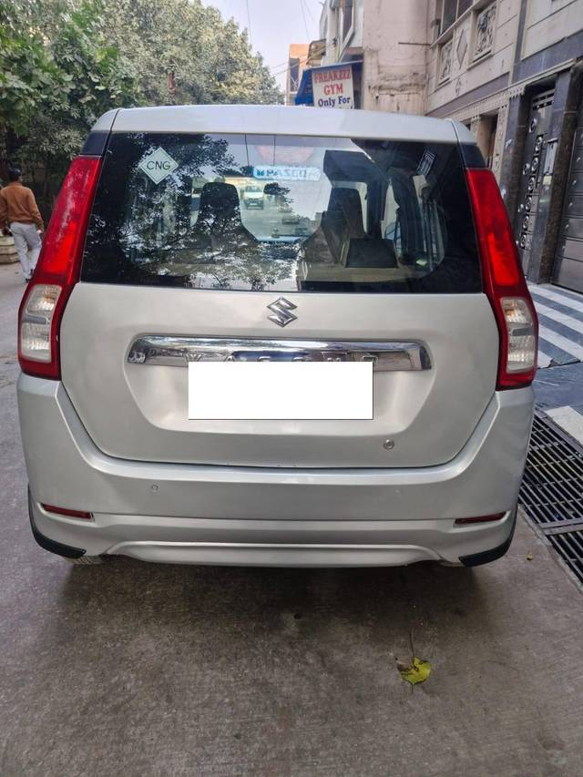 https://images10.gaadi.com/usedcar_image/4379830/original/processed_33895fee1947e14b8689954f71f9b323.jpg?imwidth=6402