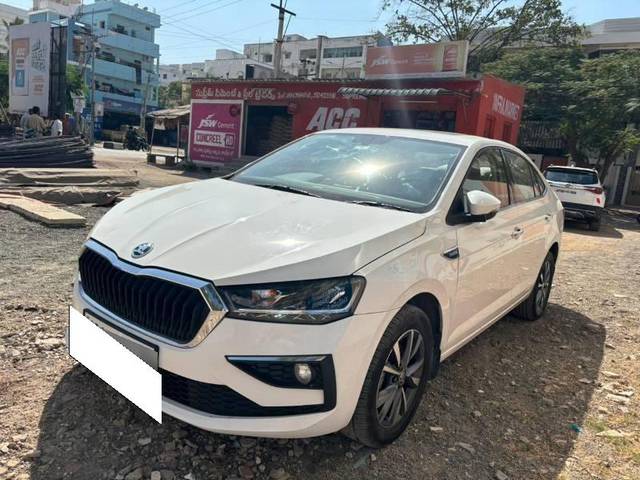 https://images10.gaadi.com/usedcar_image/4379836/original/processed_33835055-2607-4387-91b8-9ffd687c6030.jpg?imwidth=6401