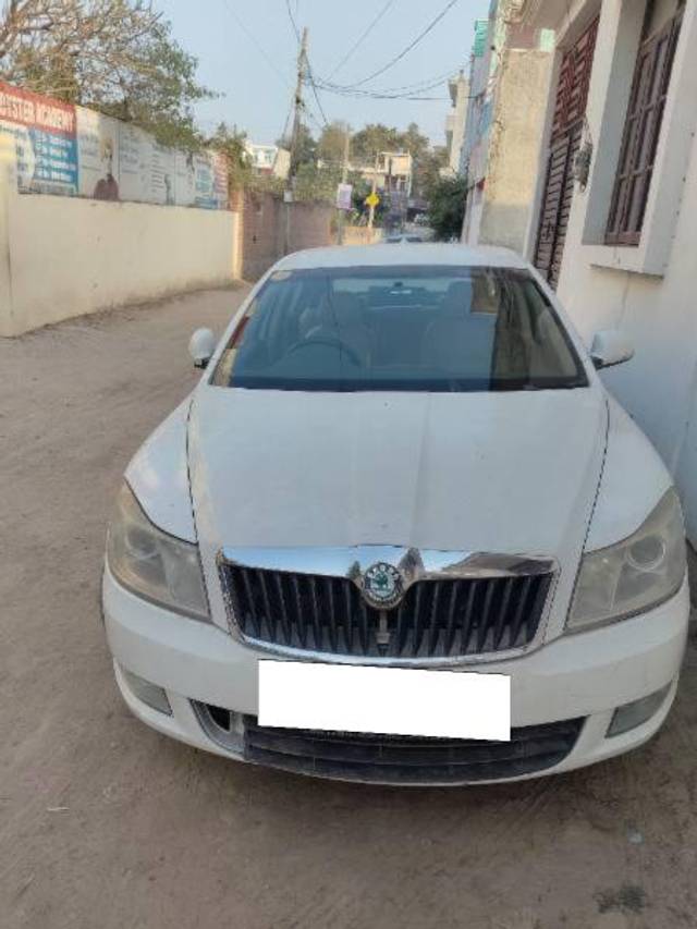 https://images10.gaadi.com/usedcar_image/4379852/original/processed_d07a6711-8bd4-406f-a5d9-eb675654cbd2.jpg?imwidth=6400