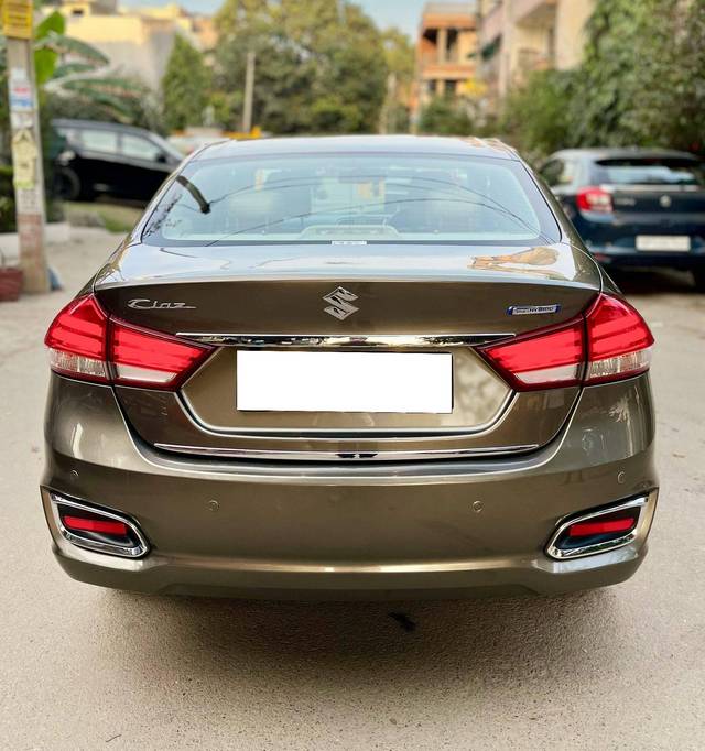 https://images10.gaadi.com/usedcar_image/4379874/original/processed_52bb60973985adc4a7fbc9130e424eb5.jpg?imwidth=6401