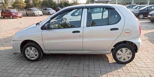 https://images10.gaadi.com/usedcar_image/4379888/original/processed_975cf8a9fa752a1de0b6e00dc3b427fa.jpg?imwidth=6402