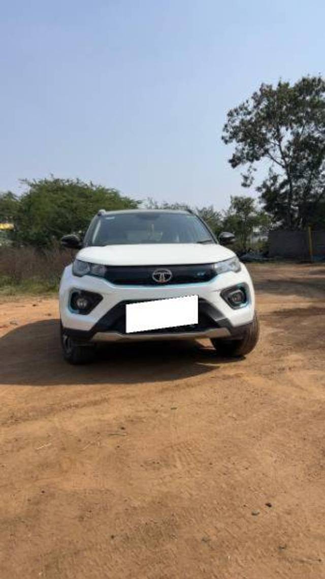 https://images10.gaadi.com/usedcar_image/4379906/original/8fd6da16f51f3d53d82c8e55a26908c7.jpeg?imwidth=6401