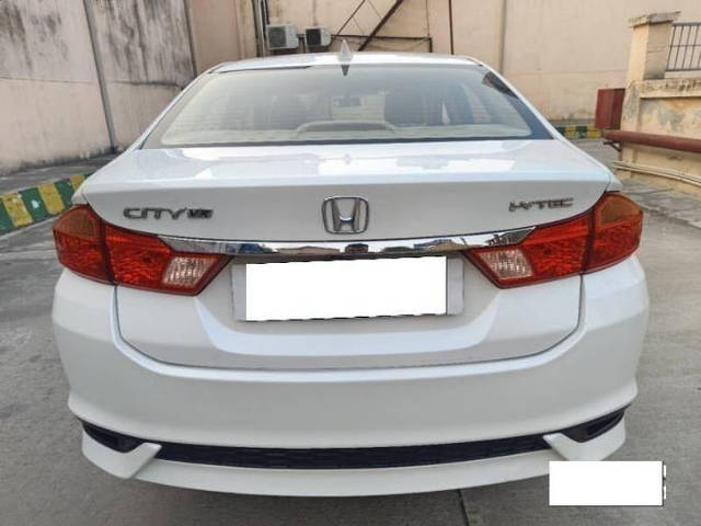 https://images10.gaadi.com/usedcar_image/4379914/original/processed_58fec362af0992728e4b9ec1fd40eb64.png?imwidth=6402