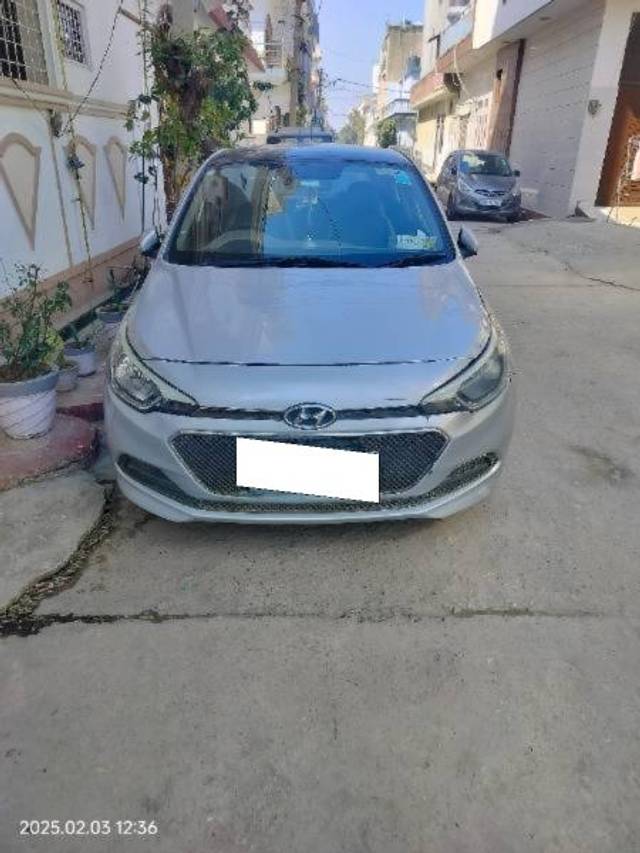 https://images10.gaadi.com/usedcar_image/4379918/original/processed_6e128551-3e90-4523-89e5-4e130601b358.jpg?imwidth=6400