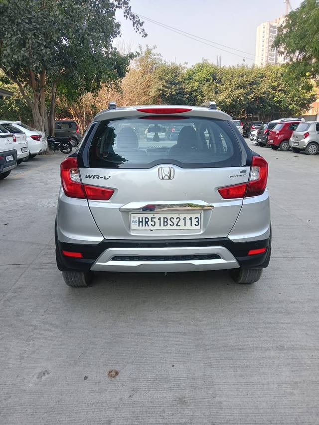 https://images10.gaadi.com/usedcar_image/4379923/original/7961c338d716b66783f72f7bc582de10.jpg?imwidth=6402