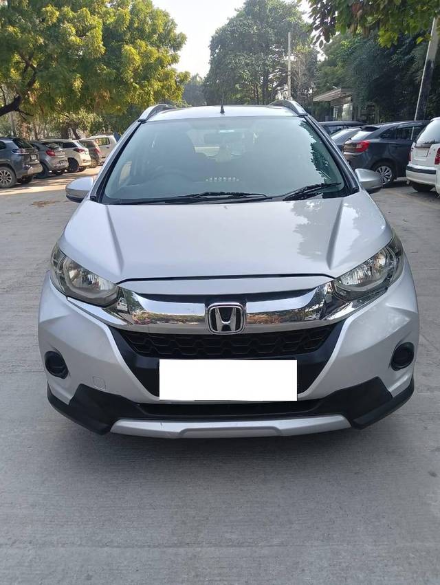 https://images10.gaadi.com/usedcar_image/4379923/original/processed_ee910b48b7c41da5a0a61a5b06e38297.jpg?imwidth=6400