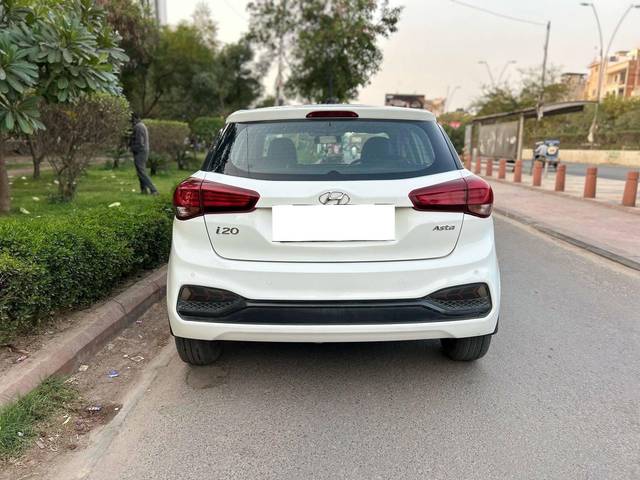 https://images10.gaadi.com/usedcar_image/4380029/original/processed_5b6581c1-770b-432e-96da-e5077380d85e.jpg?imwidth=6401