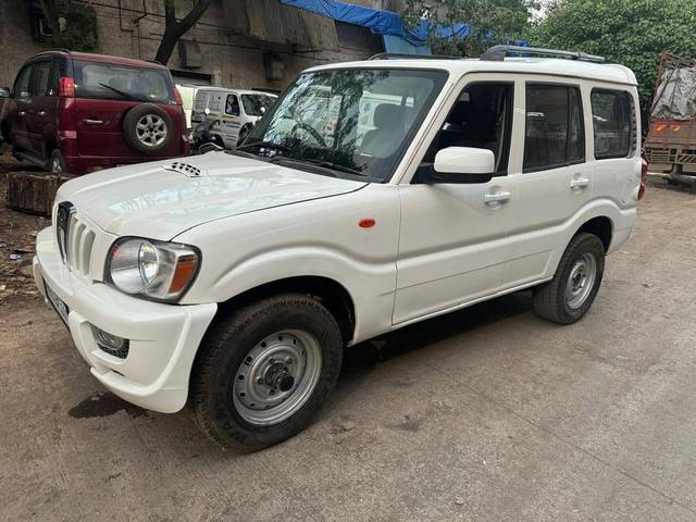 https://images10.gaadi.com/usedcar_image/4380044/original/processed_66ce18b513dff799568ab254cd4f1272.jpeg?imwidth=6400