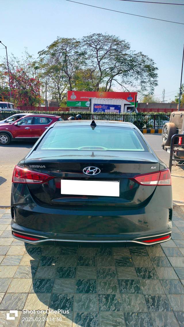 https://images10.gaadi.com/usedcar_image/4380153/original/processed_7cd105bd34e667bbdb3d145971a9e331.jpg?imwidth=6401