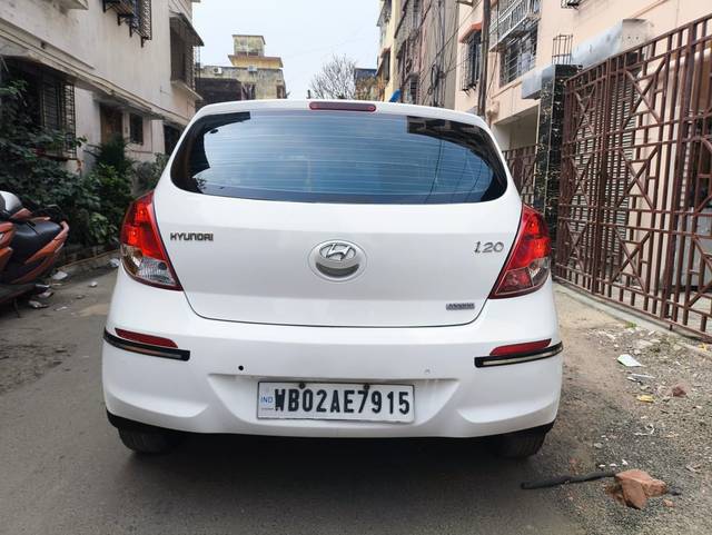 https://images10.gaadi.com/usedcar_image/4380192/original/deaf199b784a399cdaf3b99293f0e82b.jpg?imwidth=6402