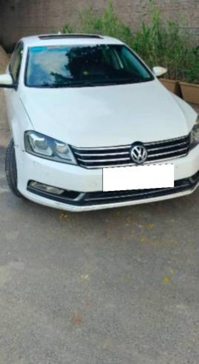 https://images10.gaadi.com/usedcar_image/4380232/original/processed_9525be02-f6b5-4612-b683-3118093106bb.jpg?imwidth=6400