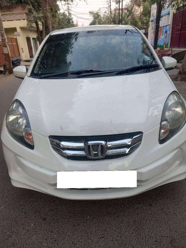 https://images10.gaadi.com/usedcar_image/4380249/original/processed_415a21cb20b9269b14c5eec3f5d93fd8.jpg?imwidth=6402