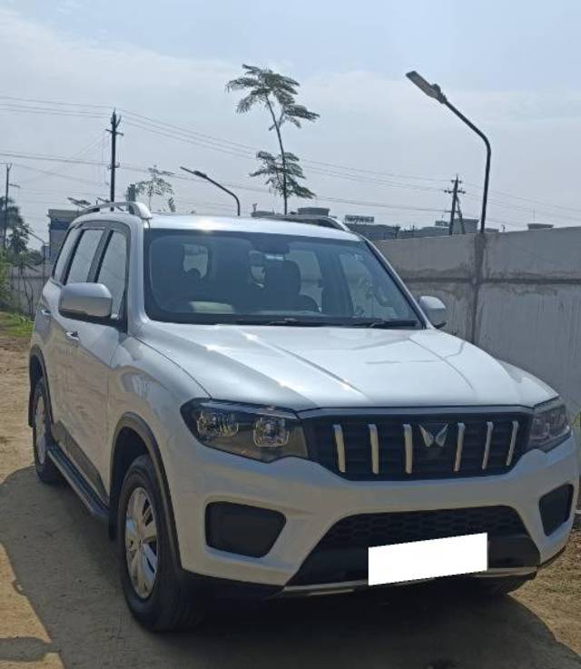 https://images10.gaadi.com/usedcar_image/4380257/original/processed_1d6b568a-06ee-4727-ab87-c0f2bd44621d.jpg?imwidth=6400