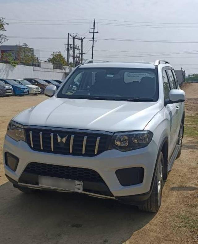 https://images10.gaadi.com/usedcar_image/4380257/original/processed_a2911a58-a373-424d-833d-f3f2f5e1c083.jpg?imwidth=6402